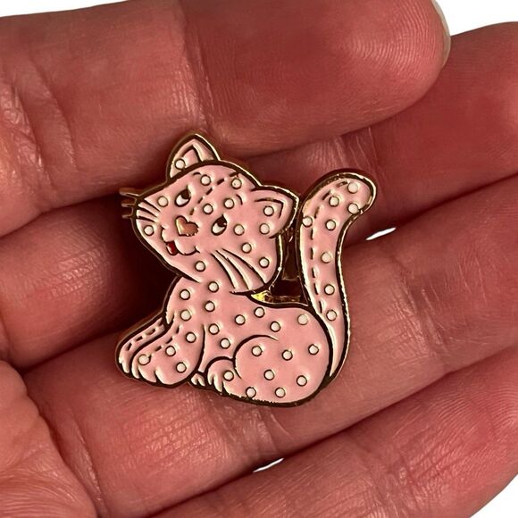 Strawberry Shortcake Pink Cat Enamel Pin Officially Licensed - Picture 4 of 8